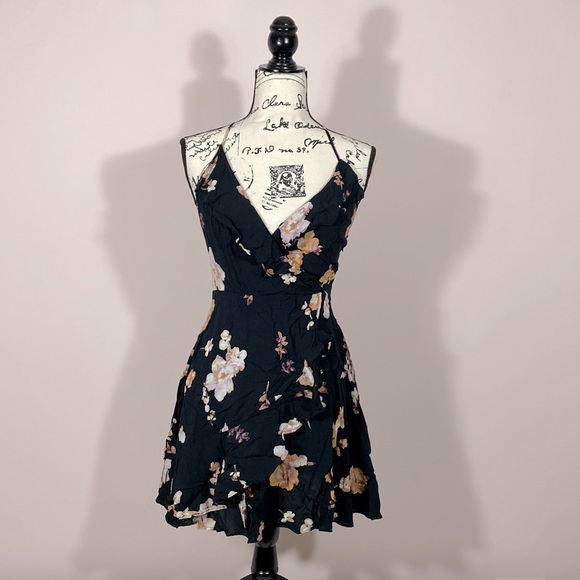 Urban Outfitters Dresses & Skirts - OU Urban Outfitters KIMCHI BLUE Sabina Black Ruffle Floral Mini Dress